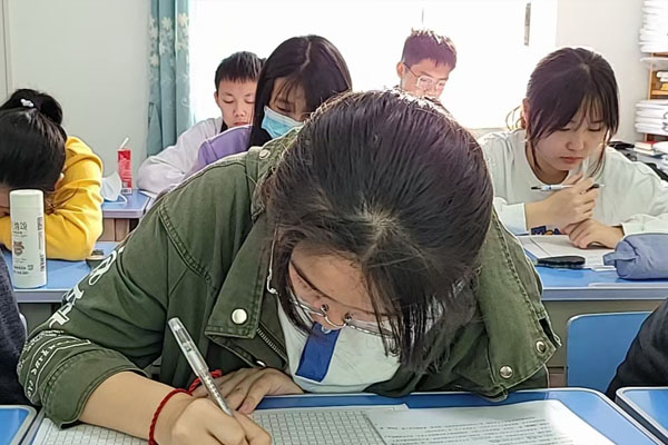 何钰同学